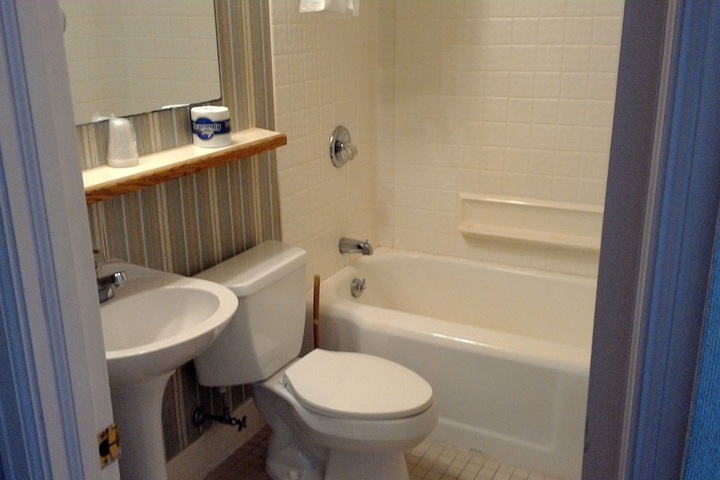 Room 8 of 10