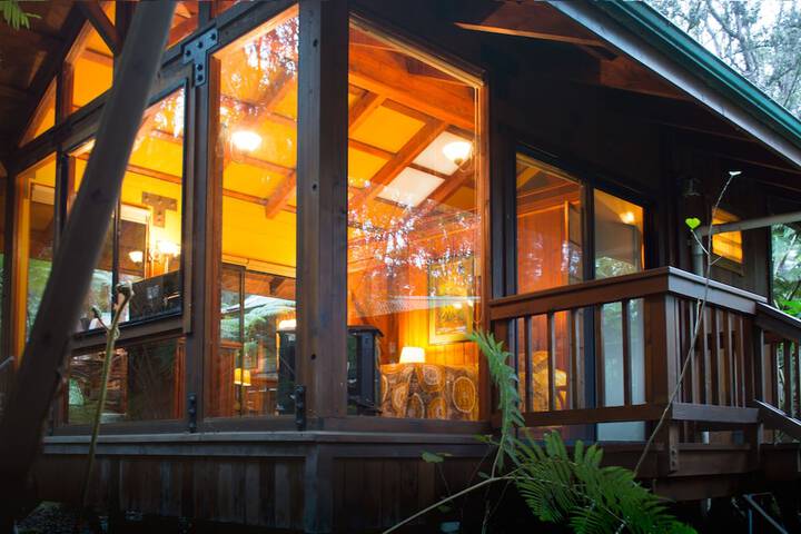 Volcano Village Lodge