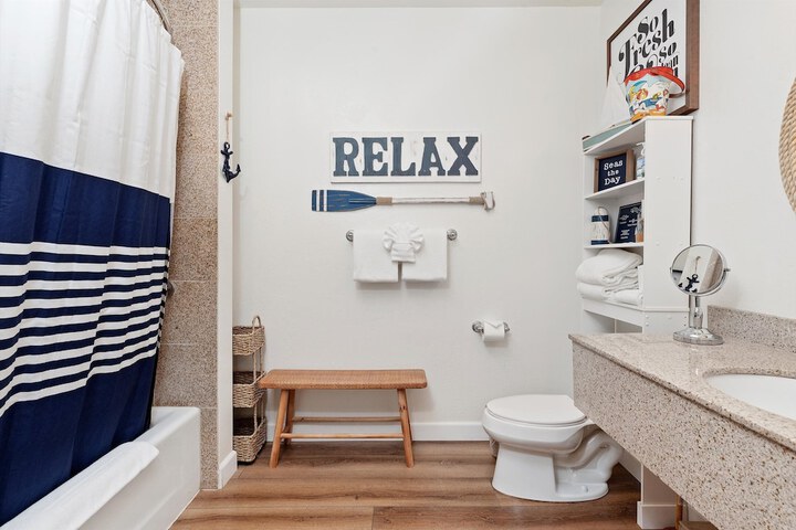Beach House Inn & Suites