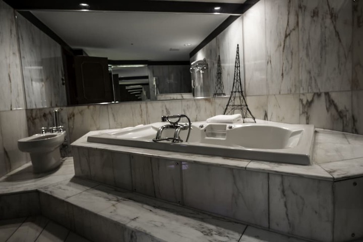 Hot Tub 44 of 51