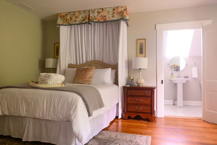 Room 27 of 111