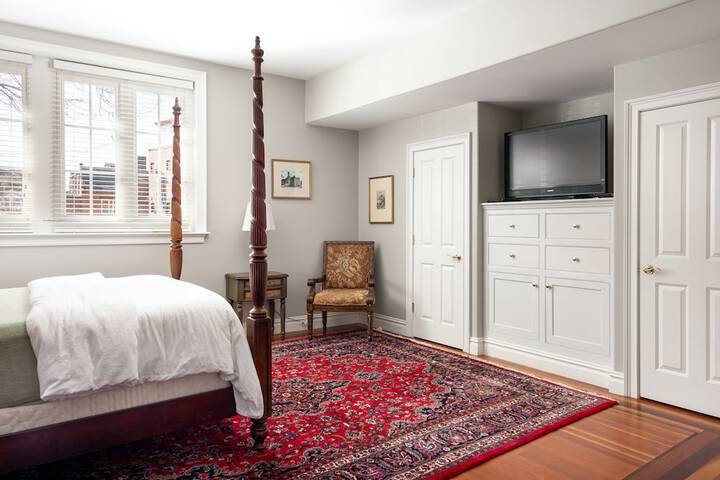 Room 25 of 47