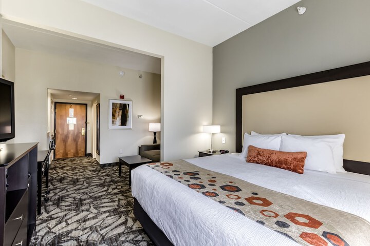 Holiday Inn Express & Suites Cedar Falls - Waterloo by IHG