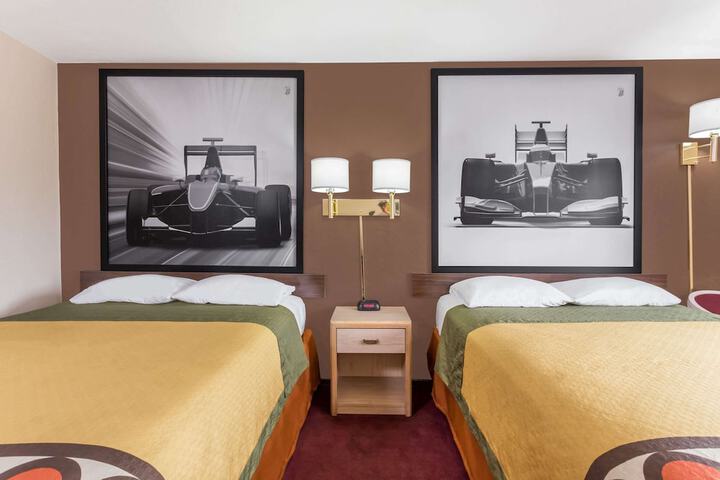 Room 32 of 46