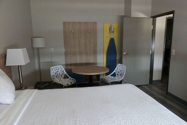 Room 59 of 143