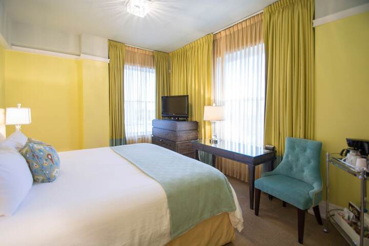 Room 34 of 60