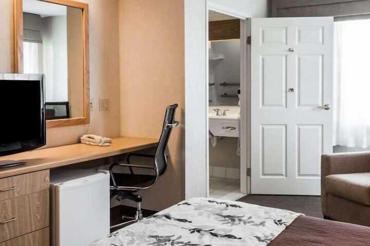 Room 18 of 32