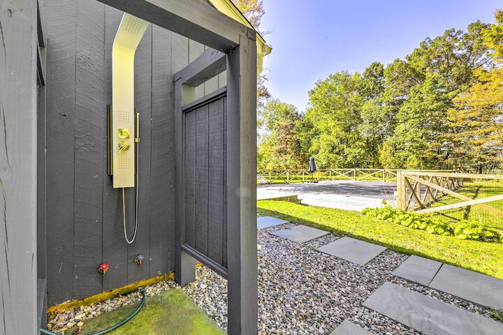 Modern Escape w / Fire Pit Near Lake Waramaug