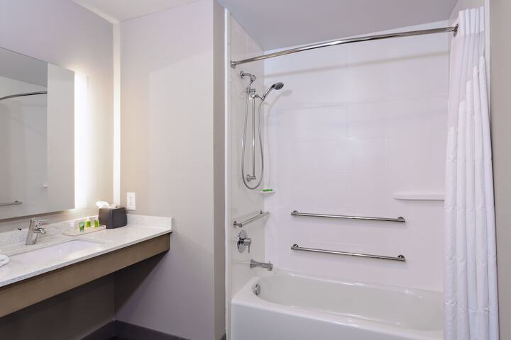 Room 15 of 33