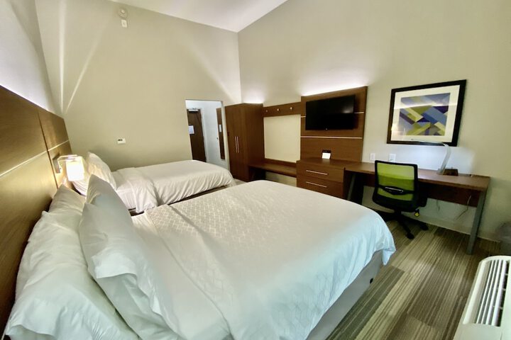 Room 16 of 62