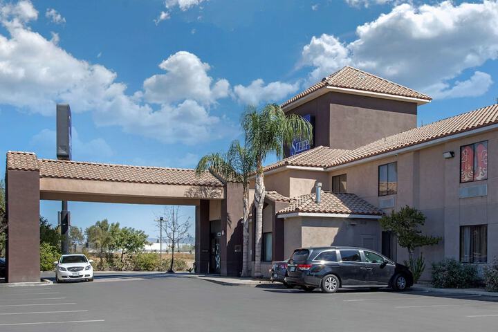 Hotel 2 of 37