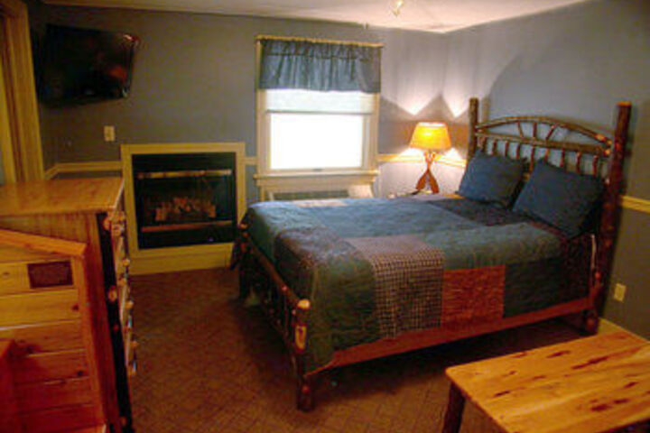Mountaintop Lodge at Lake Naomi