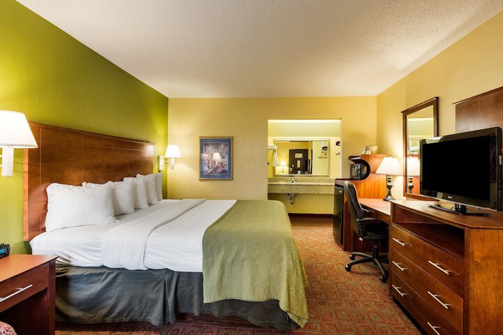 Room 18 of 26
