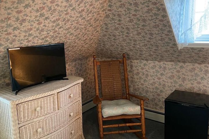 Room 12 of 26
