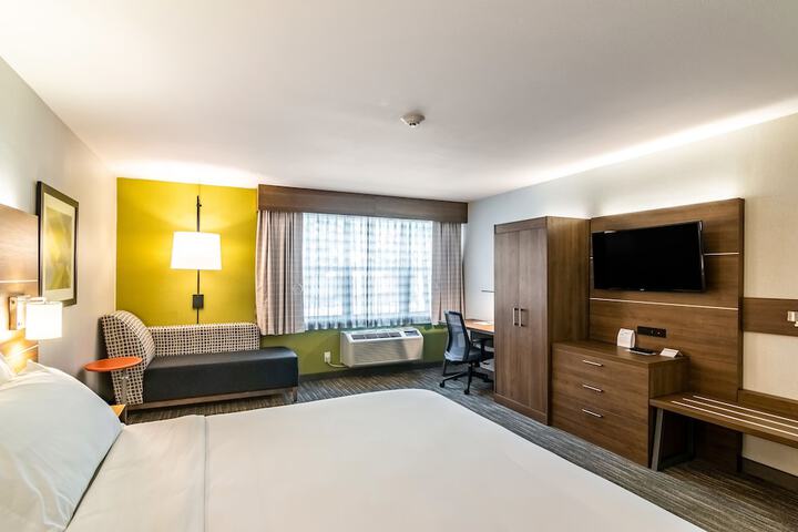 Room 8 of 36