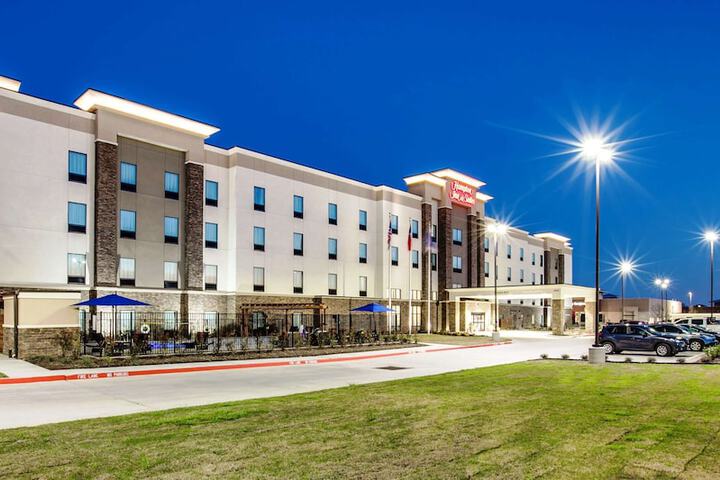 Hampton Inn & Suites Dallas / Ft. Worth Airport South