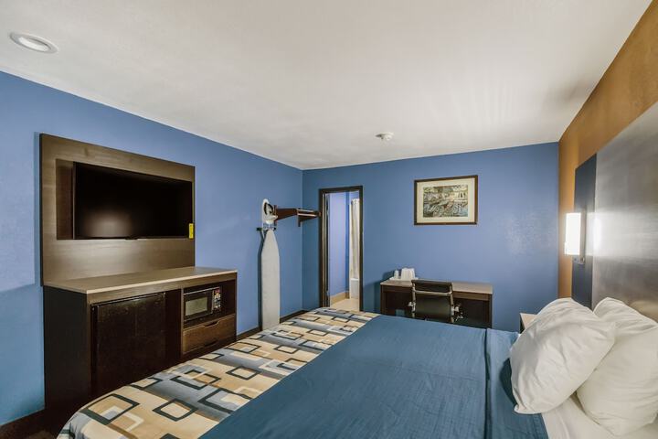 Room 14 of 18
