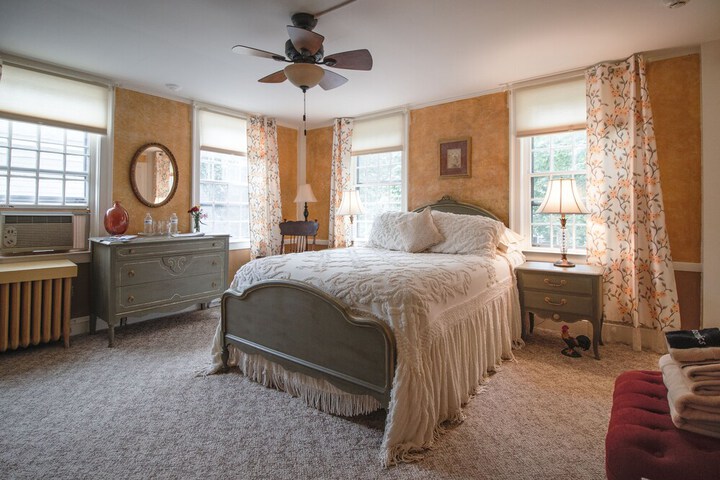 Room 32 of 50