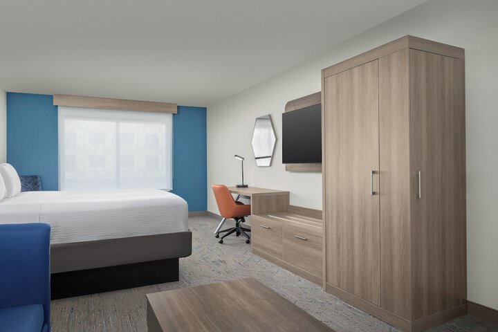 Room 32 of 38