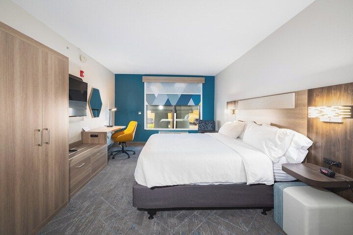 Holiday Inn Express Hotel & Suites St. Robert by IHG