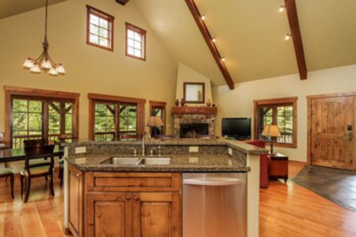Discovery Chalet 374 - Three Bedroom Cabin