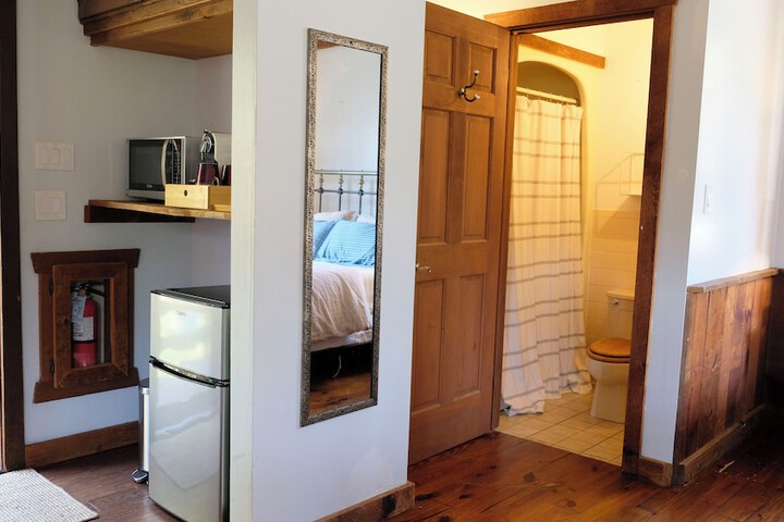Room 37 of 61