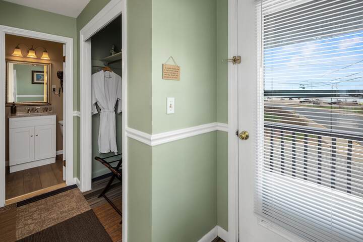 Room 14 of 37