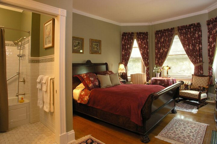 B. F. Hiestand House Bed & Breakfast