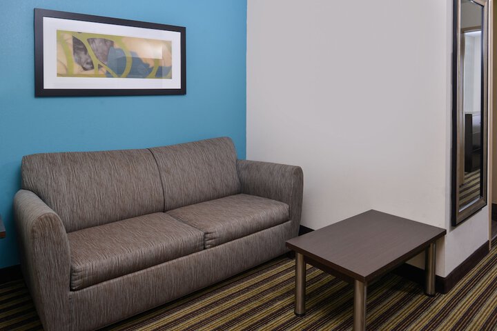 Room 10 of 37