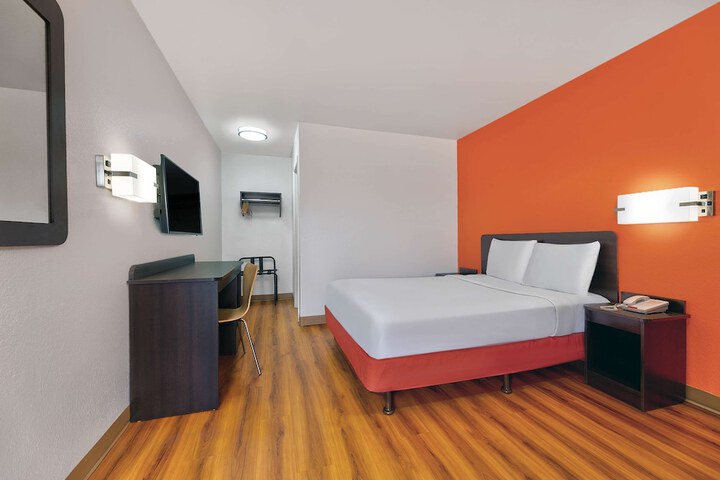 Room 10 of 19
