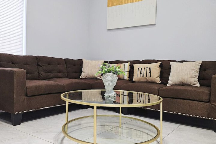 Beautiful Apartment 9 min to Mercedes Outlets