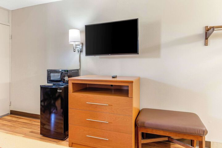 Room 8 of 25