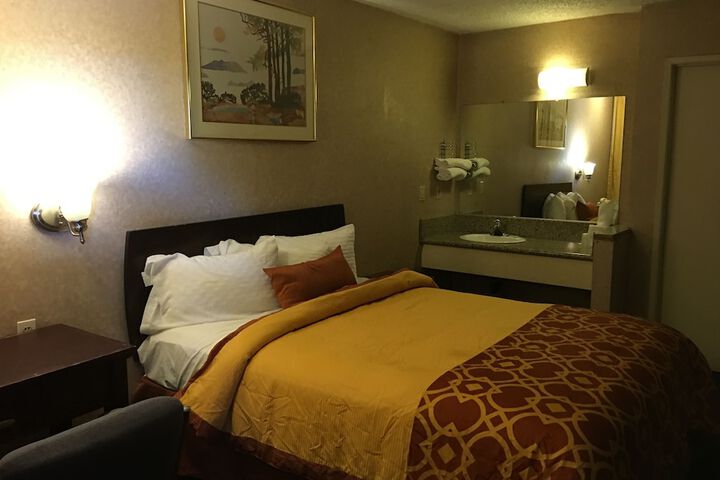 Room 12 of 19
