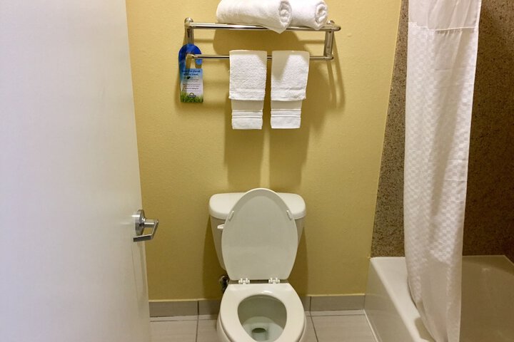 Days Inn by Wyndham Baytown East