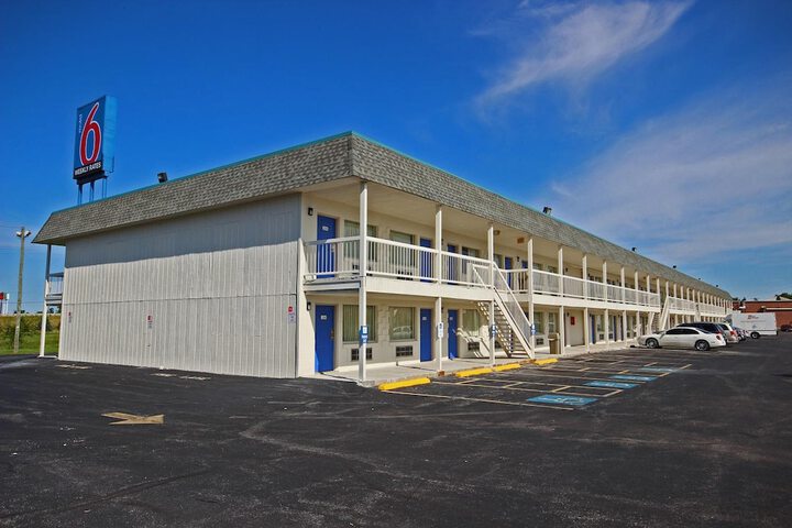 Hotel 7 of 39