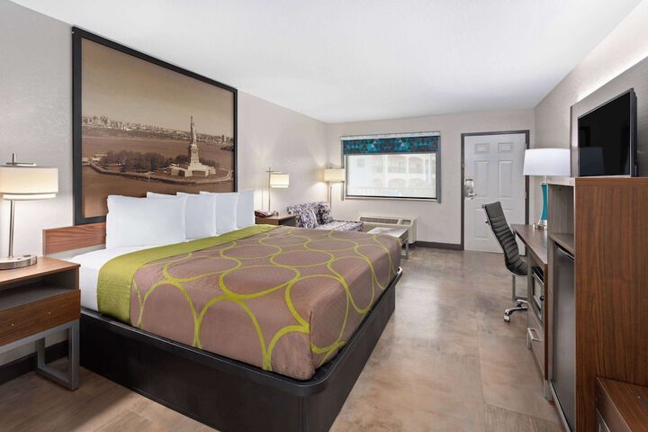 Room 42 of 60