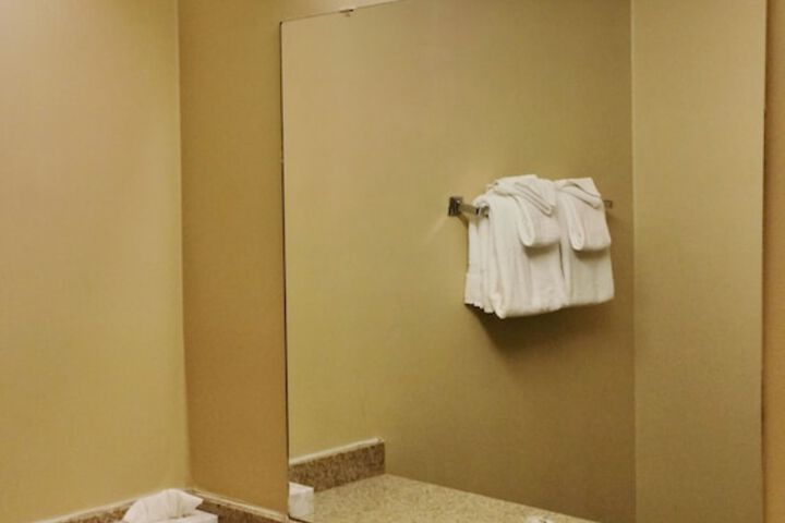 Room 34 of 60