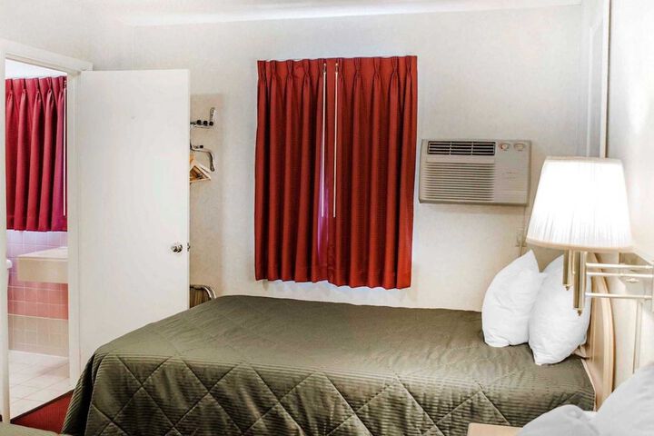 Room 18 of 43