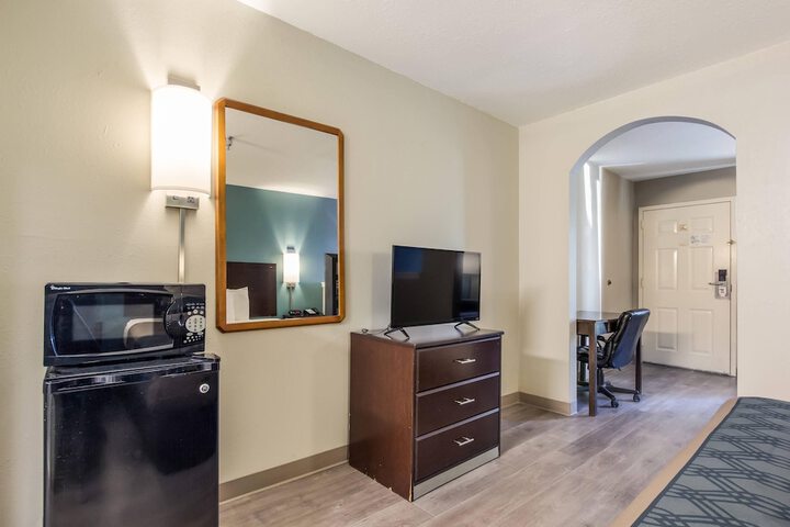 Econo Lodge Inn & Suites Brooks - Louisville South