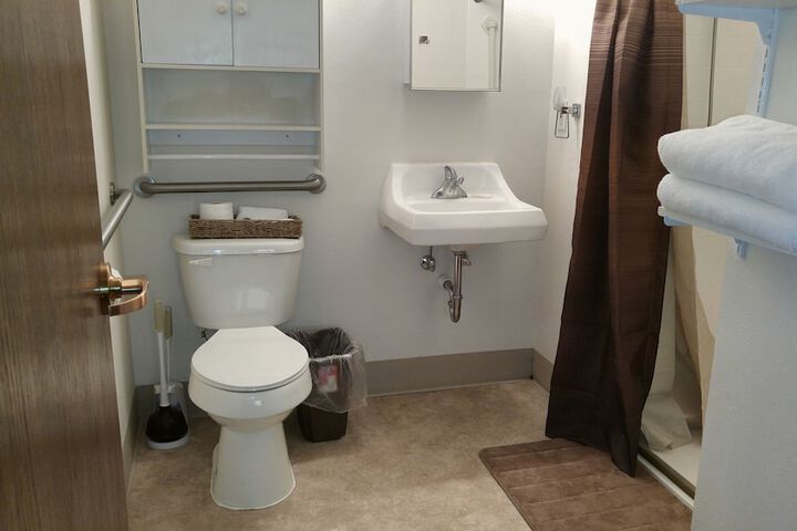 Room 7 of 18