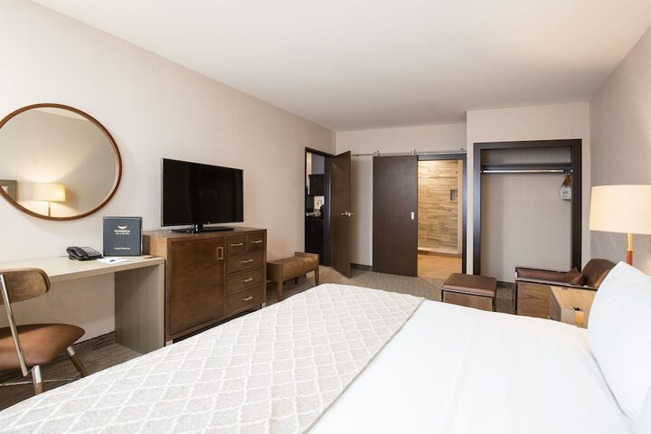 Pomeroy Inn & Suites Prince George