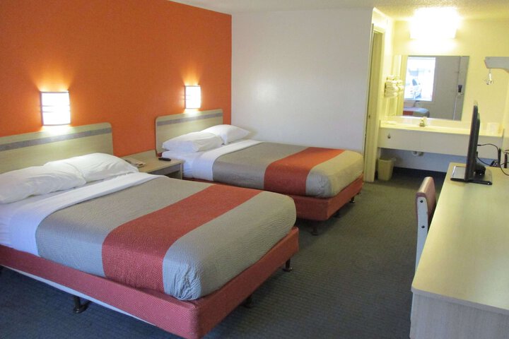 Room 6 of 7