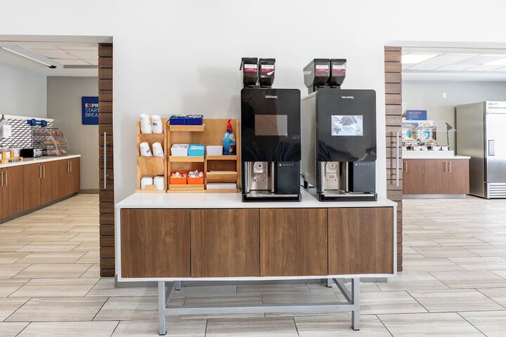Holiday Inn Express Hotel & Suites ANDERSON NORTH by IHG