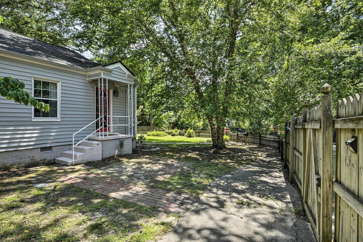 Bright Home w / Yard in Historic Fuquay-varina!