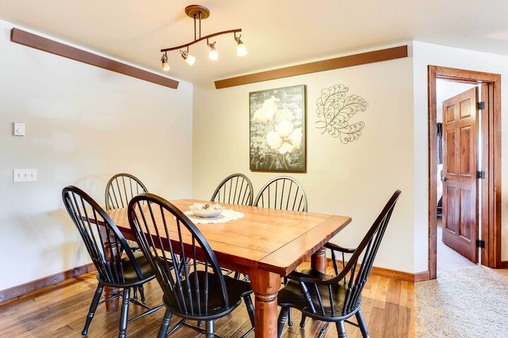 Centrally-located Deadwood Apt w / Mountain Views!