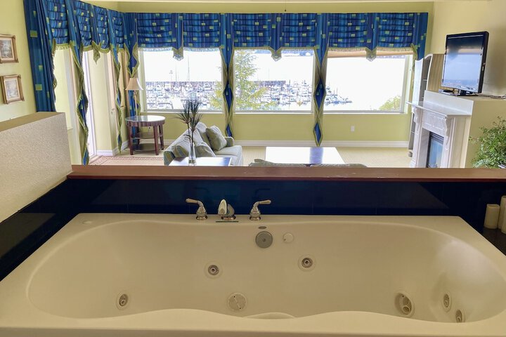 Hot Tub 60 of 63