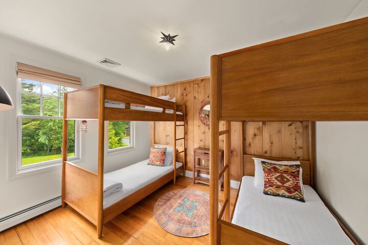 Room 25 of 172