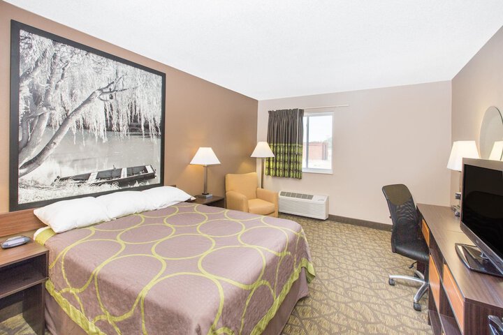 Room 6 of 15
