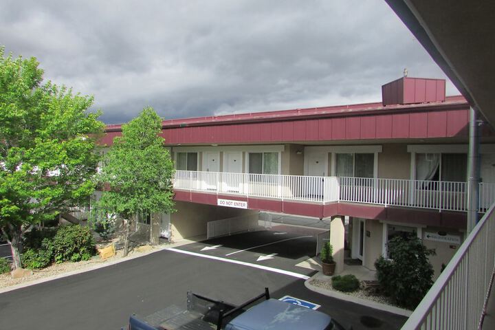 Hotel 4 of 51