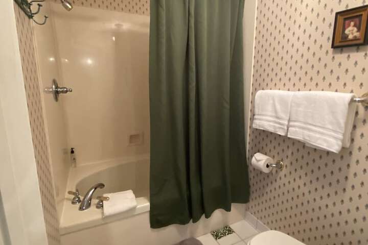 Room 100 of 112